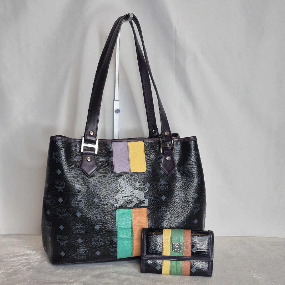 MCM Princess Lion Leather Tote Bag & Wallet - Picture 3 of 17